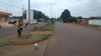 Com inauguração de atacado, prefeitura limpa a Guaicurus