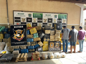 Polícia fecha depósito com 3 toneladas de drogas na fronteira