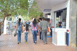 Comércio abre até 20h a partir desta quarta-feira