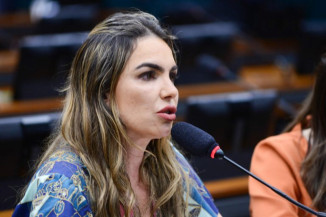 CCJ aprova projeto que determina limpeza periódica de areia de parques infantis