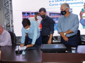 Deputado Marçal acompanha governador na entrega de recursos em Maracaju