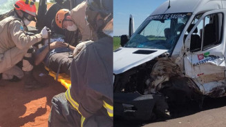Motorista de van com pacientes fica preso às ferragens em colisão