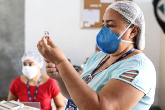 Casos e mortes de COVID-19 nas Américas triplicaram em 2021