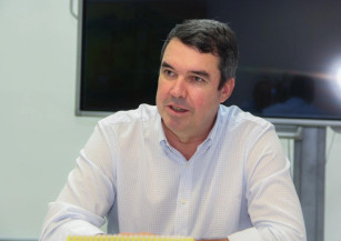 Pesquisa do Instituto Ranking mostra crescimento de Riedel na preferência do eleitorado, com 15,40%; André aparece com 30,25% e Marquinhos Trad com 24,15%