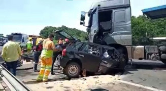 Pai, mãe e filhos morrem em colisão entre carro e caminhão