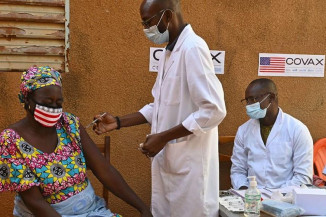 OMS alerta que programas gerais de reforço da vacina podem prolongar pandemia