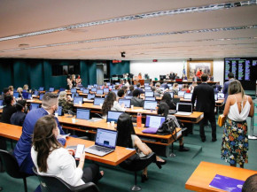 Em ano marcado por crises e pandemia, comissões da Câmara votaram 1.441 projetos em 2021