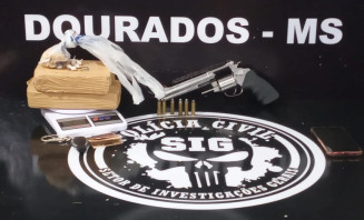 Mulher é presa com cocaína e arma em Dourados