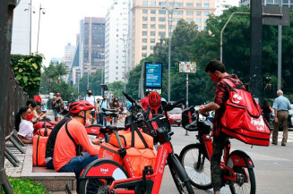 Com dois vetos, é sancionada lei que protege entregadores de aplicativos