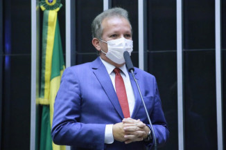 Comissão aprova proibição de cobrança adicional por uso de aplicativo de mensagem