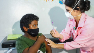 Dourados atrasa vacinação infantil enquanto a capital já vacinou quase 900 crianças