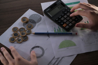 Emprego, faturamento e renda na indústria avançam em novembro