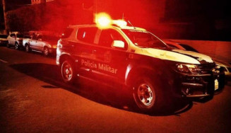 Quatro vão parar na delegacia após festa na rua com som alto