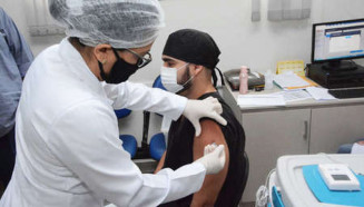 Vacinação contra a covid-19 passa a ser realizada nos postos de saúde