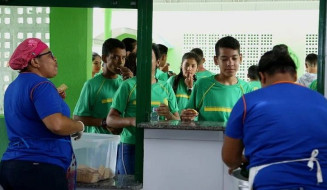 Reajustes de 17 a 48% nos salários dos administrativos da Educação vieram no momento certo, diz sindicato