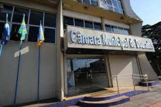 Câmara passa a pagar R$ 6,51 na gasolina para atender demanda de vereadores