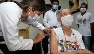 MS libera libera 4ª dose da vacina para idosos e profissionais de saúde