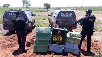 Polícia apreende fardos de cocaína ao lado de pista de avião na fronteira