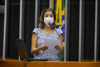 Projeto garante vagas no turno diurno para mães que retomam os estudos na modalidade EJA