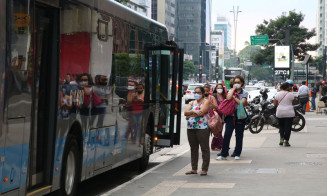 Senado aprova programa que financia passagens de idosos no transporte