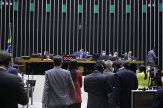 Câmara aprova novas regras sobre trabalho de gestantes na pandemia