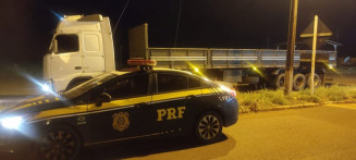 Caminhoneiro é colocado em cárcere após ter veículo roubado