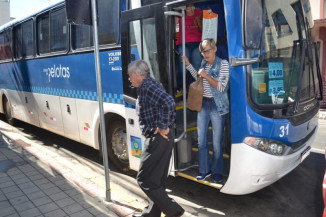 Projeto prevê recursos federais para garantir transporte público gratuito a idosos