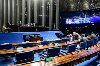 Regulamentação da profissão de podólogo volta à Câmara