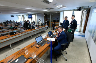 CAE aprova isenção de taxa para estudante carente tirar passaporte
