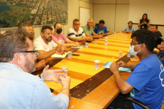 Câmara recebe educadores e assume interlocução com a prefeitura sobre a greve