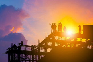 Construção tem desempenho favorável em fevereiro, mas expectativas recuam