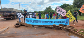 Professores indígenas bloqueiam rodovia que liga Dourados a Itaporã