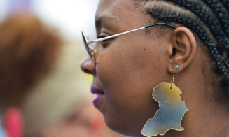 Negros e mulheres chefes de família são maiores vítimas da pandemia
