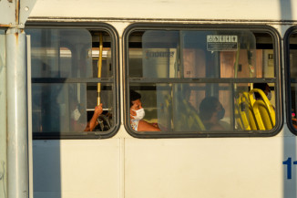 53% dos usuários do transporte público querem fiscalização do uso de máscaras