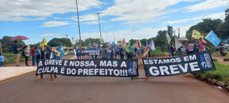 Simted e educadores indígenas fazem bloqueio total na MS-156