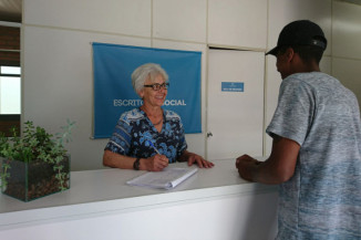 Alimentação e renda são as principais demandas de pessoas egressas nos Escritórios Sociais