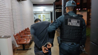 Homem toma veículo em assalto e vai preso pela polícia durante "rolê"