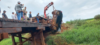 Veículo que caiu de ponte tinha amigos colegas de trabalho