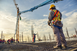 Faturamento e emprego na indústria têm sequência de altas interrompida em fevereiro