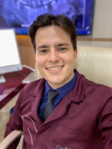 Dentista explica mitos e verdades em relação aos implantes dentários