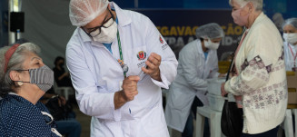 85% dos idosos entre 70 e 79 anos já tomaram a dose de reforço contra a Covid-19