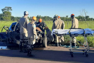 Acidente entre camionete e carro deixa 2 mortos na MS 040