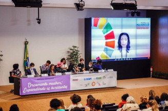 Parlamentares cobram investimentos em políticas para mulheres