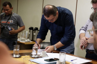 Prefeito protocola na Câmara Projeto de Lei que reduz valor da tarifa do transporte coletivo