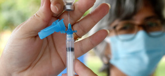 Ministério da Saúde recomenda segunda dose de reforço contra a Covid-19 para idosos acima de 70 anos