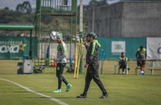 Coritiba enfrenta o Avaí nesta segunda-feira com chances de voltar ao G4