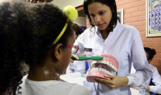 Comissão aprova exigência de nível médio para técnicos e auxiliares de saúde bucal