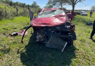 Carro capota várias vezes e três jovens morrem no sul de MS