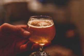 OMS destaca lacunas gritantes na regulamentação do marketing de álcool