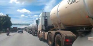 Tanqueiros ameaçam paralisação nacional se preço do diesel não reduzir em 30 dias